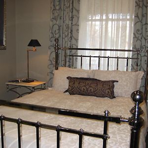 Queen Room 2