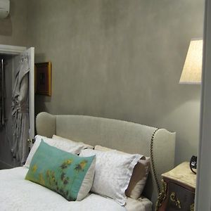 Queen Room 3